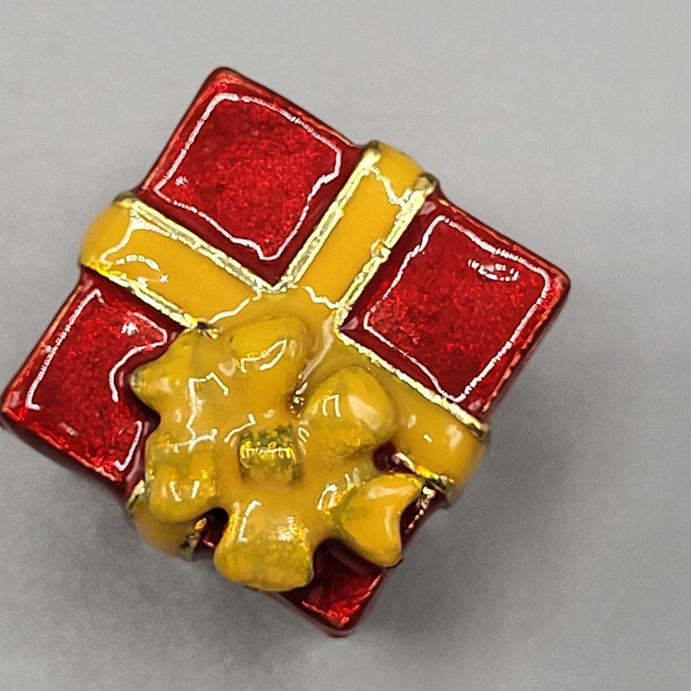 Work of Art Trinket Box Miniature Red Gift Present Holiday Enameled Magnetic Red - Picture 9 of 11